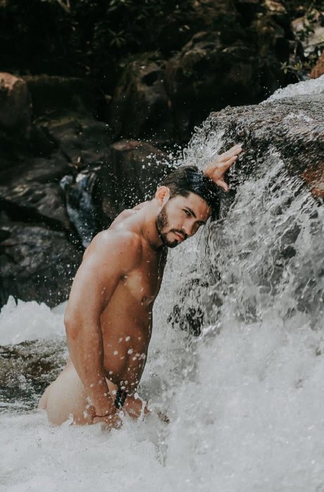 Leonardo Trindade star high quality pictures