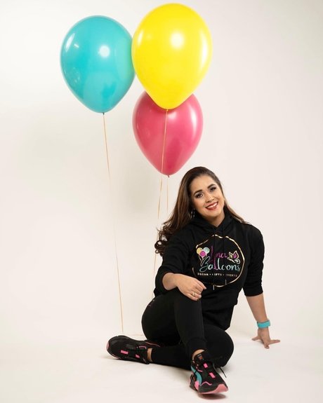 Lyna Balloons model art archive