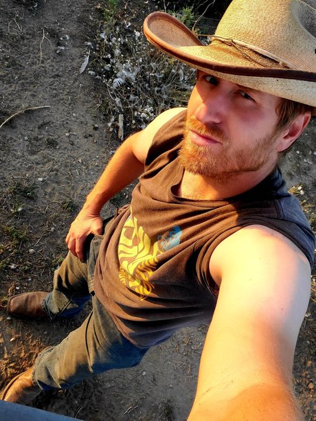 Luke Hansen the rugged cowboy farmer_ pornstar perfect picture