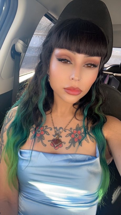 Vee Lovely pornographic actress images