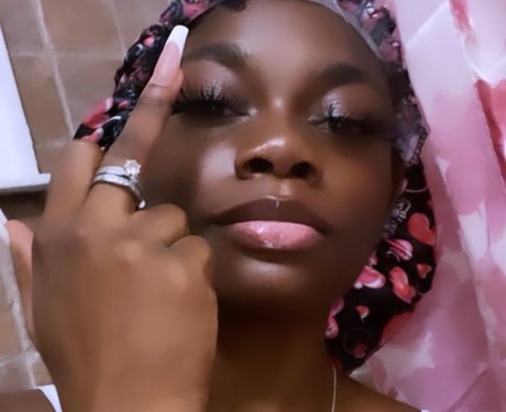 KeyKey erotic star pic