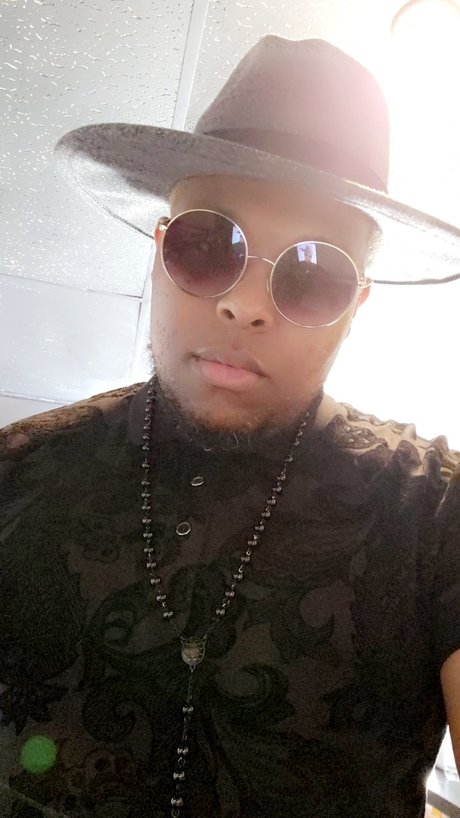 Magicstick23 perfect model photo