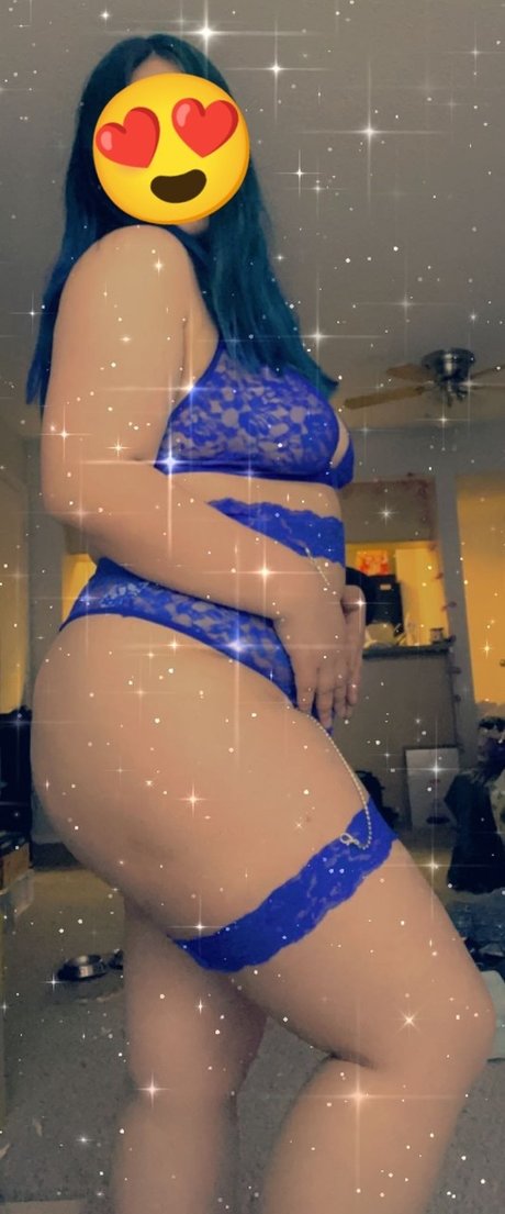 May Bay naked star pictures