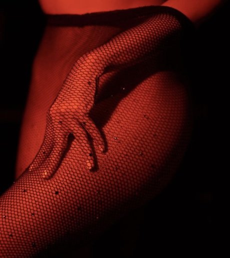 Maya Khan pretty actress photos