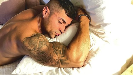 Maxi Mux1 star erotic picture