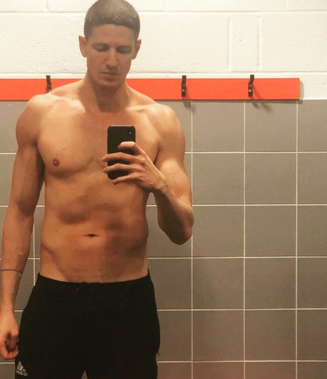 Mikehugecock sexy model gallery