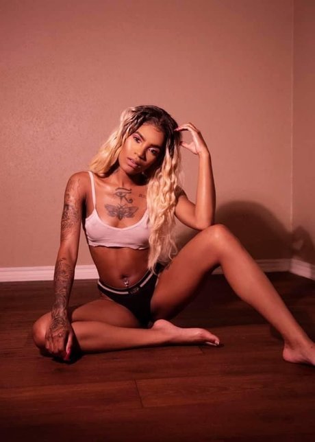 Mia Eliani hd pornstar galleries