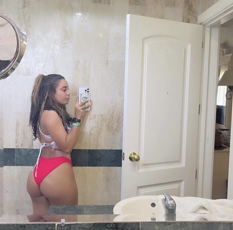 Naly sexy pornstar img