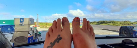 Naked Sole sexy actress pic