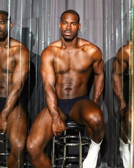 Novah King model nude photos