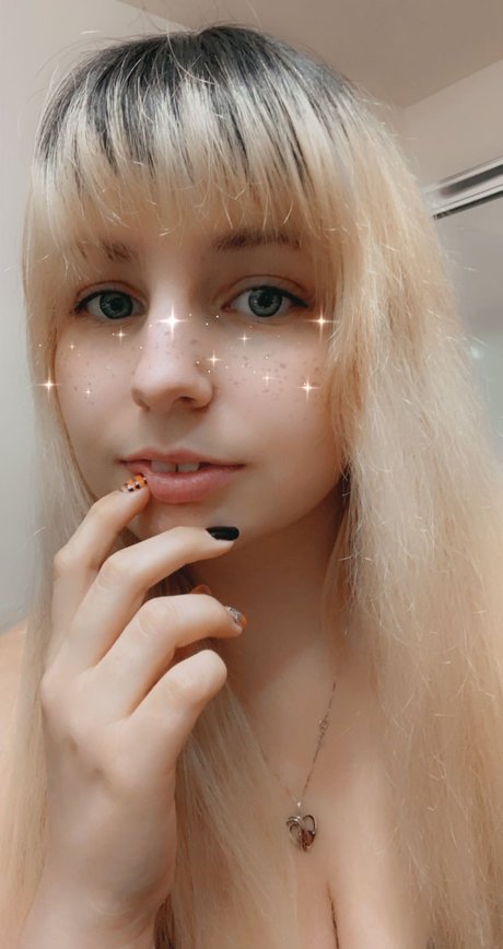 n i k i_ art model archive