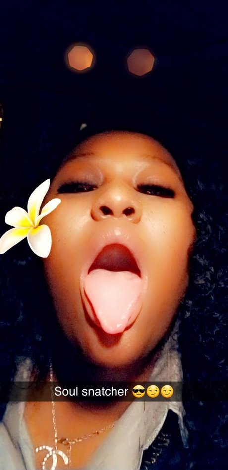 MzMaMa pornstar nudes image