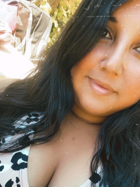 Mz Queen naked model images