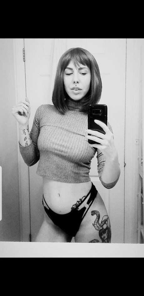 MuseTings star erotic galleries