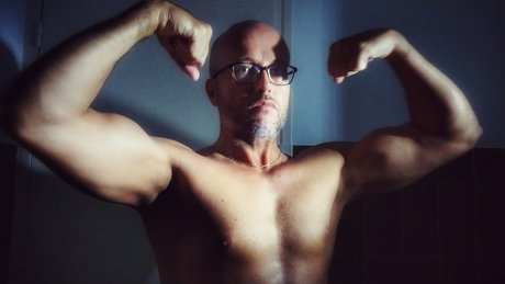 musclesinaction model art photo