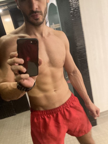 Muscle BIG boy_ pretty actress photos