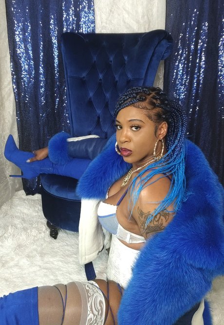 Ms Luscious Nights model porn pictures