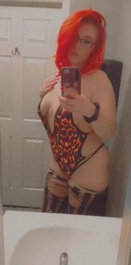 MrsTastykakes model naked pics