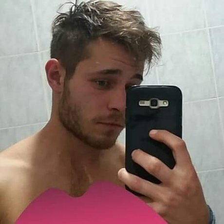 Nicol s model adult photo