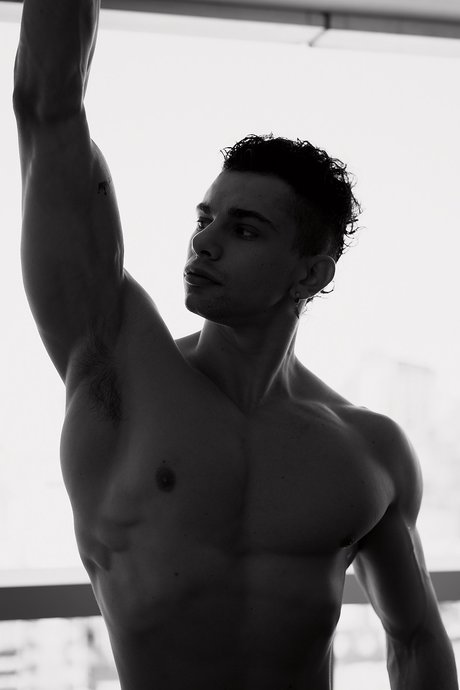 Niconly star naked picture