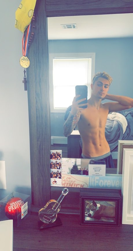 Nicky Lomuto star sexy img