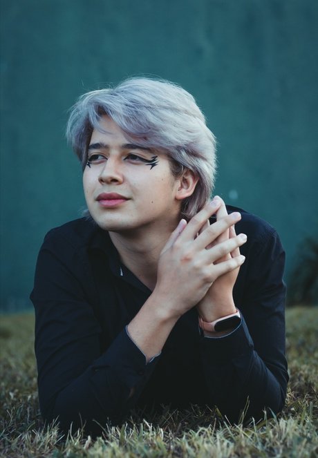 Neils God art model pics