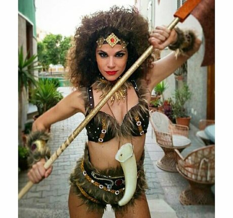 Ariadna Hafez nude model img