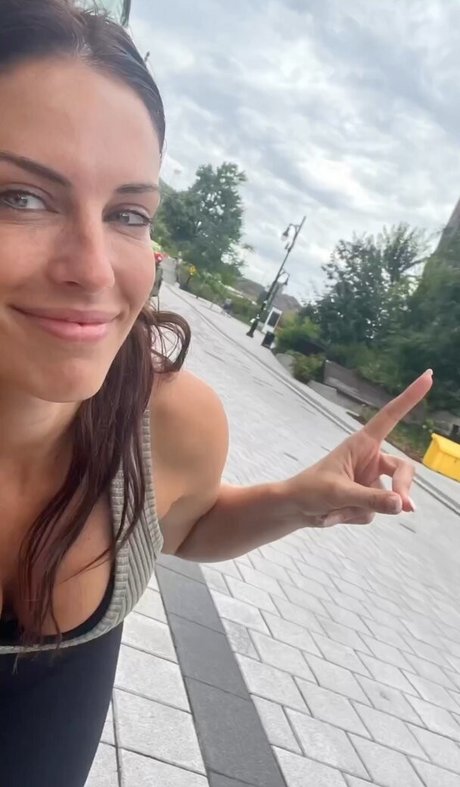 Jessica Lowndes exclusive model pic