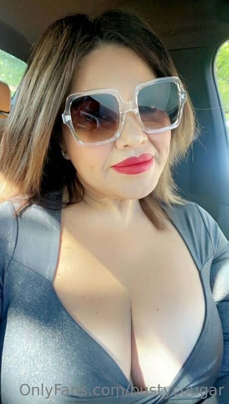 bustycougar model perfect pic