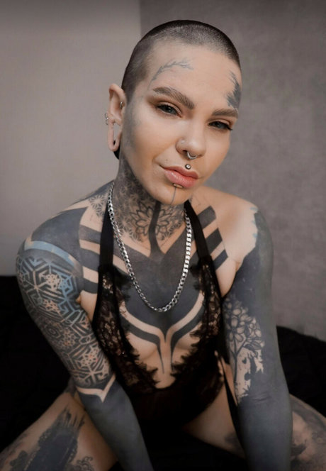 DarkLeaves nude star archive