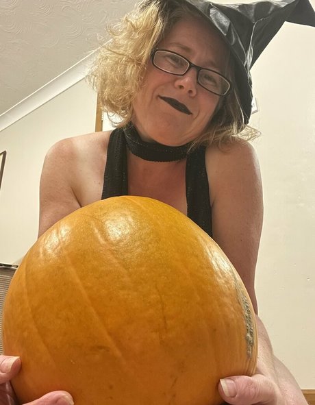 khariscurves porn actress img