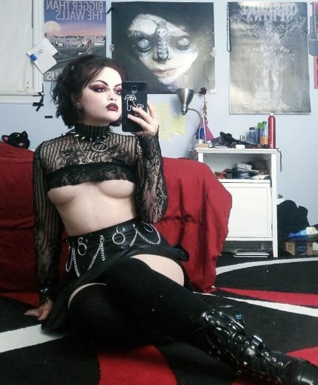 Girlbossnian hot actress pictures