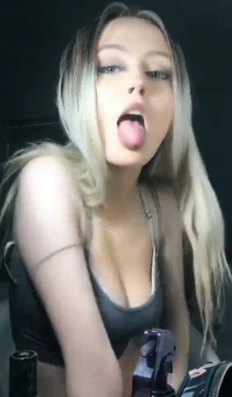 Tori Hodes sexy star photo