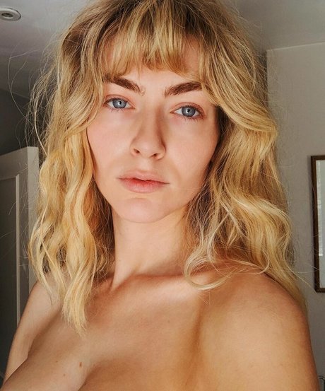 Eve Delf naked pornstar pics