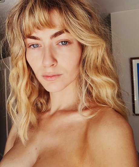 Eve Delf hot star pics