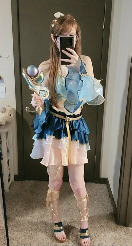 gintkufree erotic actress photos