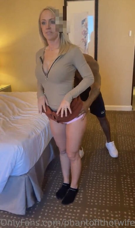 PhantomHotwife pornstar hot pictures