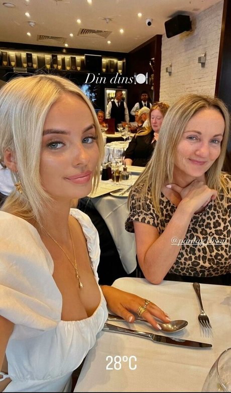 Amelia Eve Gibson nice pornstar img