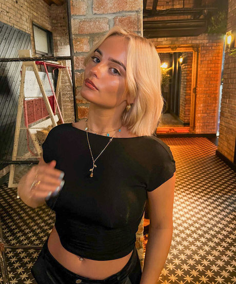 Amelia Eve Gibson top model image