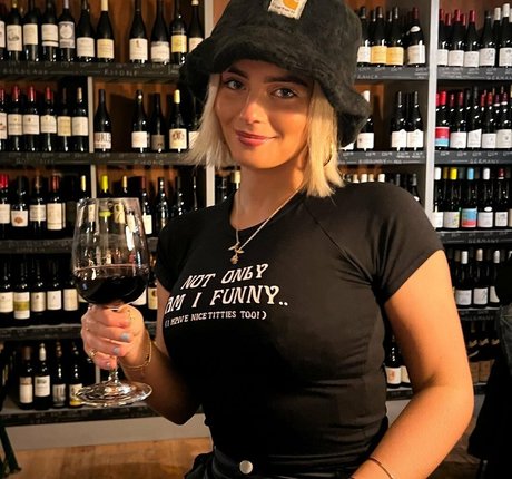 Amelia Eve Gibson model perfect gallery