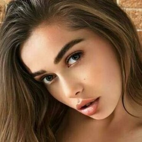 vikkikiss hot actress photos