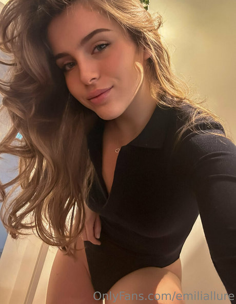 Emiliallure pornstar high quality pictures