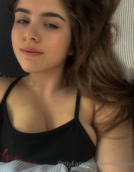 Emiliallure model naked gallery