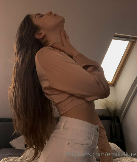 Emiliallure high quality pornstar pic