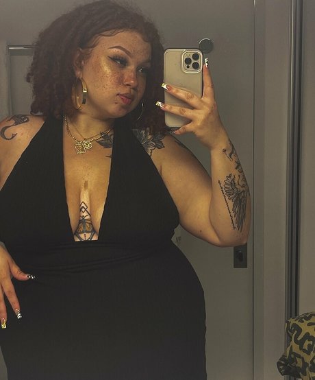 AHintOfRed model hd picture