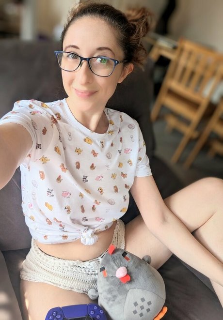 Ellie Hayden beautiful actress image