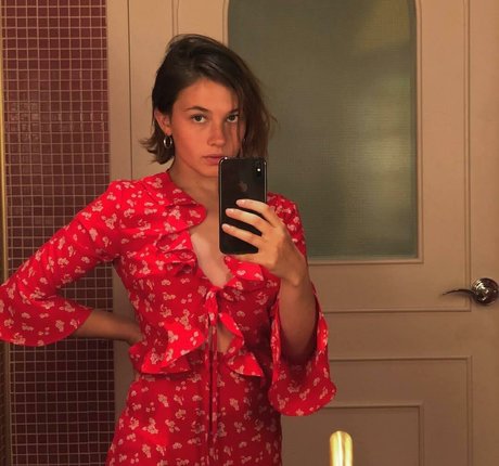 Cailee Spaeny pornstar free photo