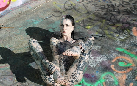 babyskeleton sexy actress image