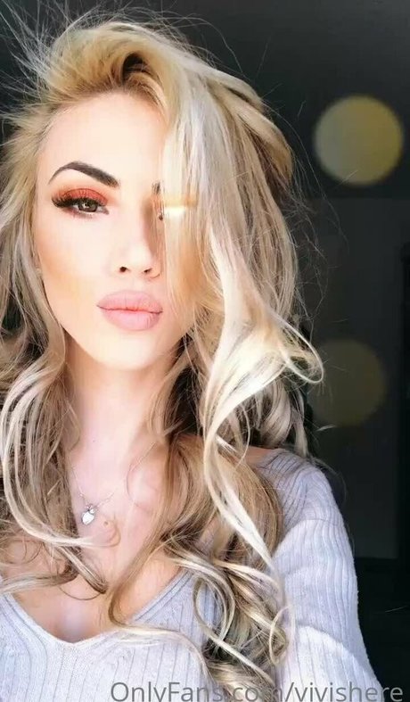 Vivianishere sexy star pic