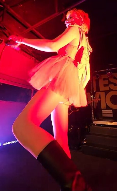 Tessa Violet nude pornstar pictures